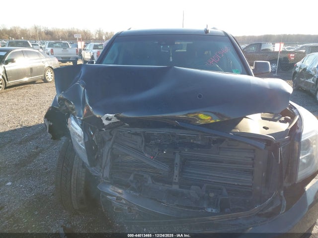 Продажа на аукционе авто 2017 Gmc Yukon Xl Denali, vin: 1GKS2HKJ4HR399319, номер лота: 44013465