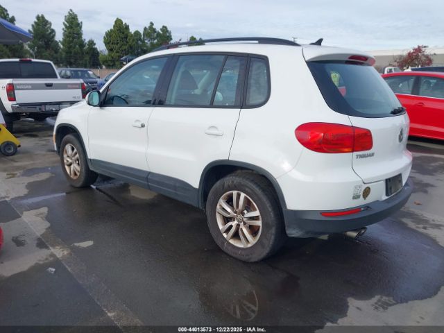 2017 VOLKSWAGEN TIGUAN WVGBV7AX6HK013572 Photo 2