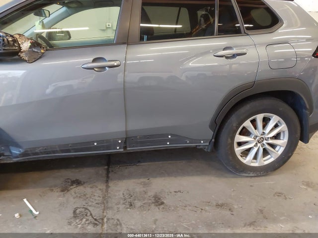 2022 Toyota Corolla Cross Le მანქანა იყიდება აუქციონზე, vin: 7MUCAABGXNV002780, აუქციონის ნომერი: 44013613