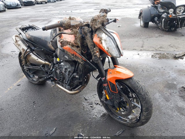 2022 KTM 890 VBKTU9401NM834020