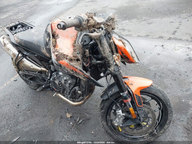 KTM 890 Duke R 2022 VBKTU9401NM834020 Image 14