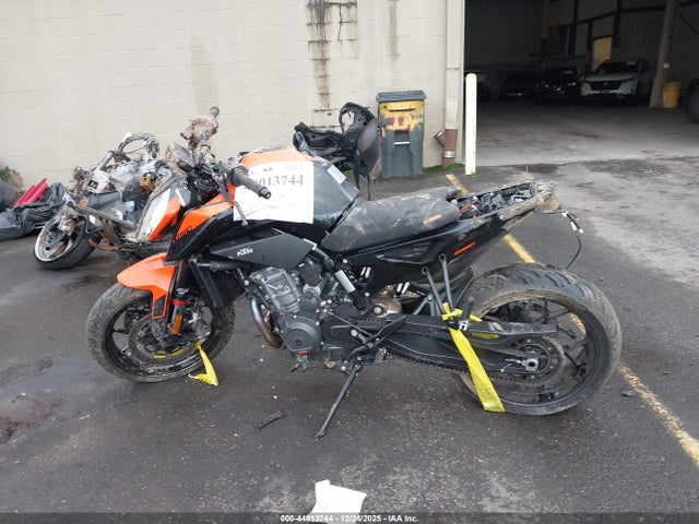 KTM 890 Duke R 2022 VBKTU9401NM834020 Image 13