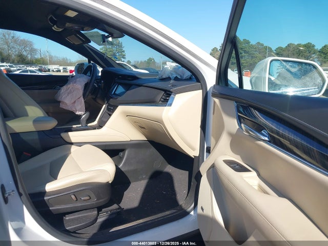 2017 CADILLAC XT5 1GYKNARS8HZ189681 Photo 4