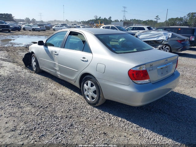 2005 TOYOTA CAMRY 4T1BE30K45U410017 Photo 2