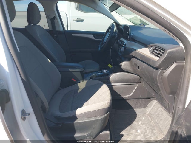 1FMCU0G61NUB56068 Ford ESCAPE SE