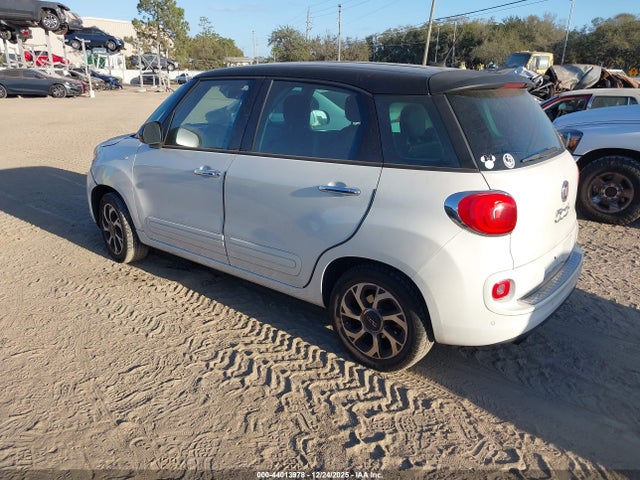 2015 FIAT 500L ZFBCFABH4FZ030081 Photo 2