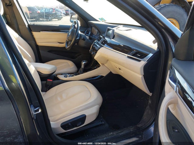 2016 BMW X1 WBXHT3C3XGP889721 Photo 4