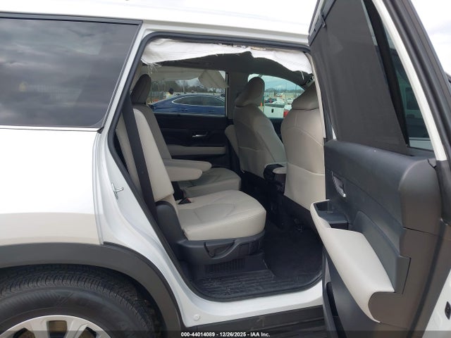 2024 Toyota Grand Highlander Hybrid Xle მანქანა იყიდება აუქციონზე, vin: 5TDACAB54RS021566, აუქციონის ნომერი: 44014089