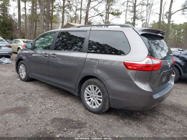 2016 TOYOTA SIENNA 5TDYK3DC3GS741334 Photo 2