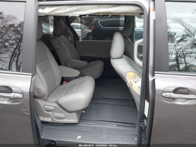2016 TOYOTA SIENNA 5TDYK3DC3GS741334 Photo 7