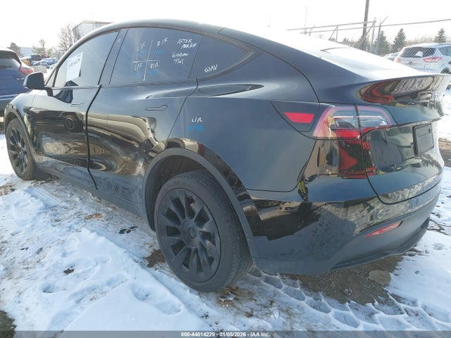 2022 TESLA MODEL Y 7SAYGDEE6NF390866 Photo 2