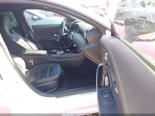 2020 MERCEDES-BENZ CLA 250 WDD5J4HB3LN069570 Photo 4