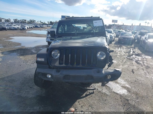 1C4GJXAG0JW282784 Jeep Wrangler Sport 4x4