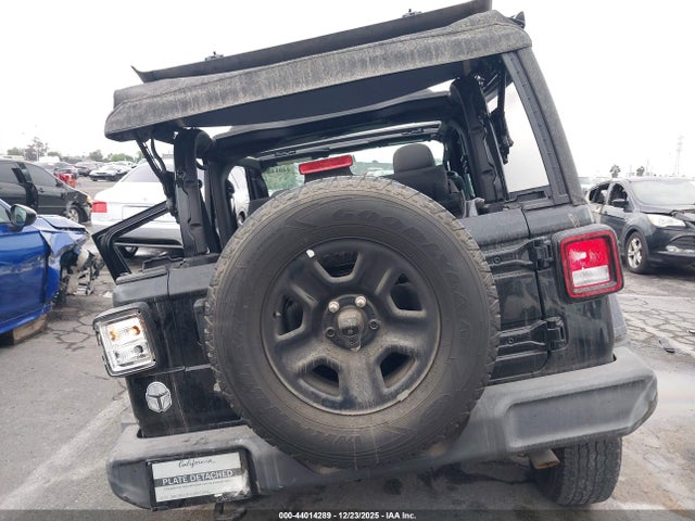 1C4GJXAG0JW282784 Jeep Wrangler Sport 4x4