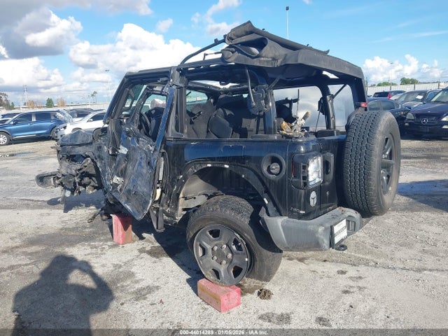 1C4GJXAG0JW282784 Jeep Wrangler Sport 4x4