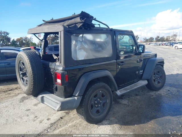 1C4GJXAG0JW282784 Jeep Wrangler Sport 4x4