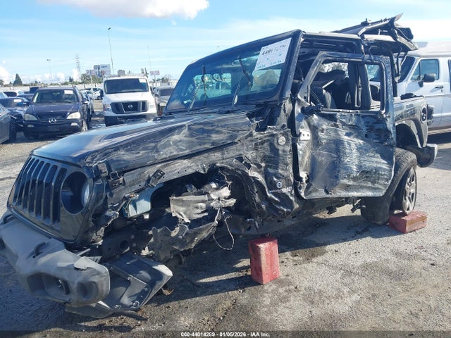 1C4GJXAG0JW282784 Jeep Wrangler Sport 4x4