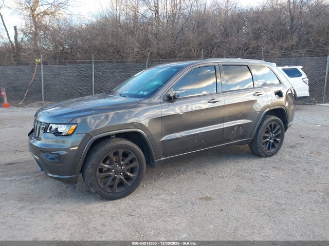 1C4RJFAG1JC256585 Jeep Grand Cherokee Altitude 4x4