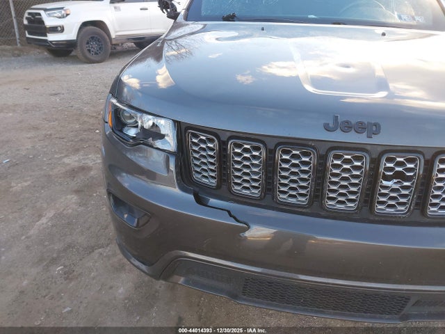 1C4RJFAG1JC256585 Jeep Grand Cherokee Altitude 4x4