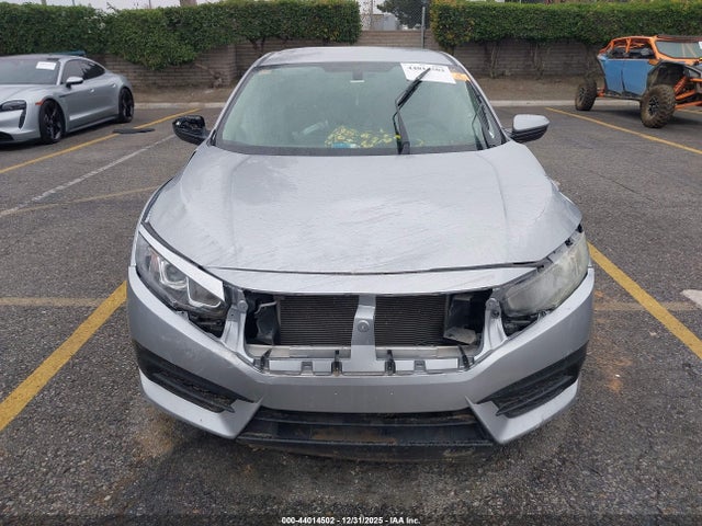 Honda Civic Lx 2018 19XFC2F5XJE010642 Image 12