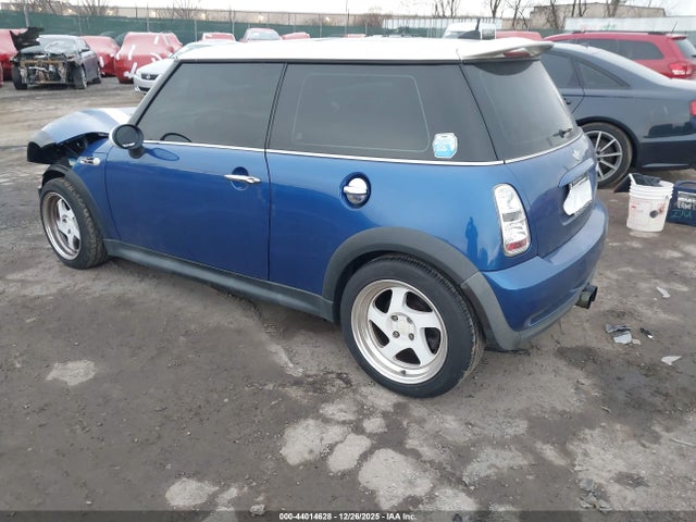 2005 MINI COOPER S WMWRE33405TD97708 Photo 2