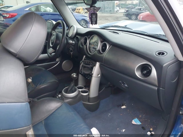 2005 MINI COOPER S WMWRE33405TD97708 Photo 4