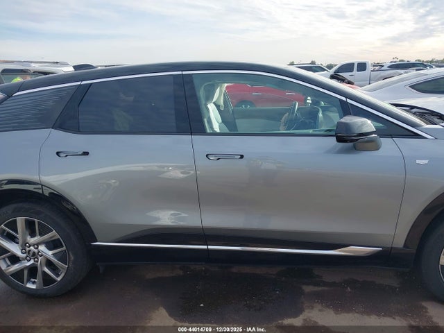 3GYK3DMR2SS263371 Cadillac Optiq Luxury 2 Awd