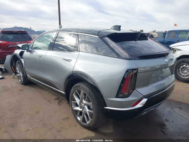 2025 CADILLAC OPTIQ 3GYK3DMR2SS263371 Photo 2