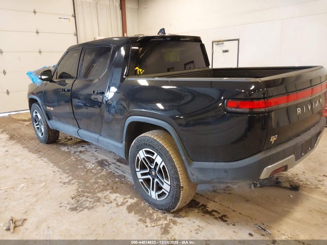 2023 RIVIAN R1T 7FCTGAAA4PN017073 Photo 2
