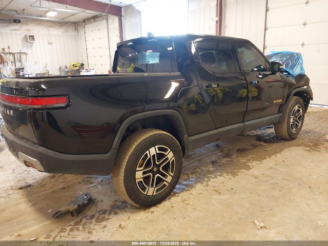 2023 RIVIAN R1T 7FCTGAAA4PN017073 Photo 3