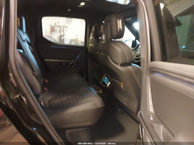 2023 RIVIAN R1T 7FCTGAAA4PN017073 Photo 7