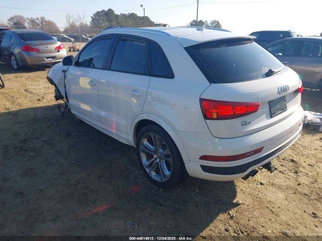 2018 AUDI Q3 WA1BCCFS2JR033020 Photo 2