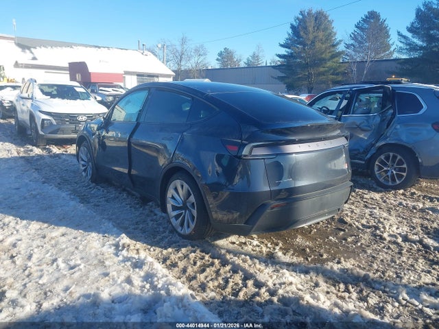 2026 TESLA MODEL Y 7SAYGDEE3TF328306 Photo 2