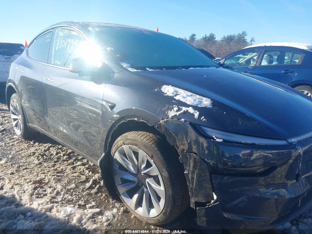 2026 TESLA MODEL Y 7SAYGDEE3TF328306 Photo 5