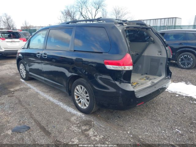 2014 TOYOTA SIENNA 5TDYK3DC0ES521372 Photo 2