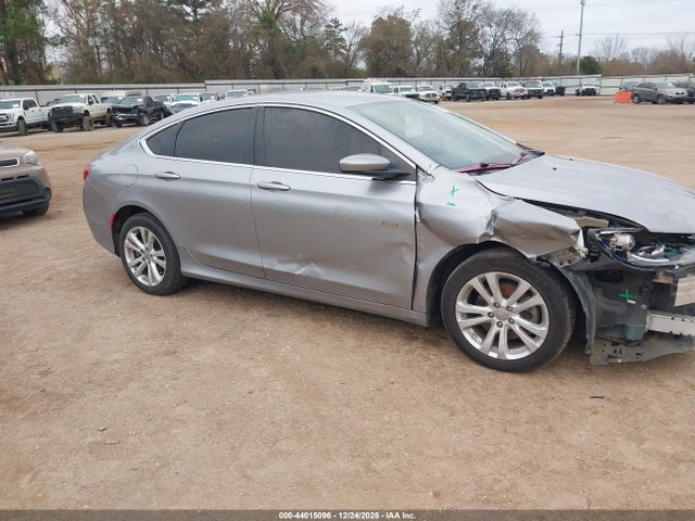 2015 Chrysler 200 Limited მანქანა იყიდება აუქციონზე, vin: 1C3CCCABXFN598748, აუქციონის ნომერი: 44015096