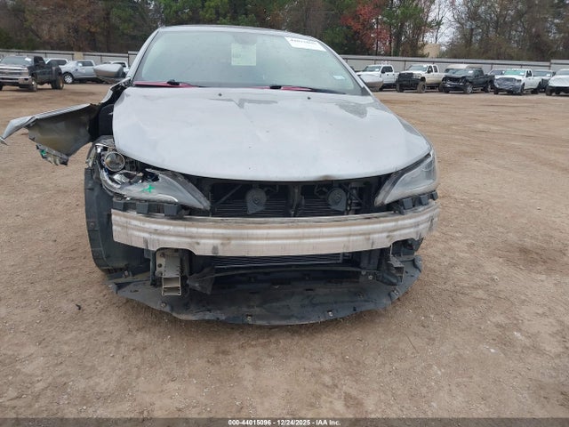 2015 Chrysler 200 Limited მანქანა იყიდება აუქციონზე, vin: 1C3CCCABXFN598748, აუქციონის ნომერი: 44015096
