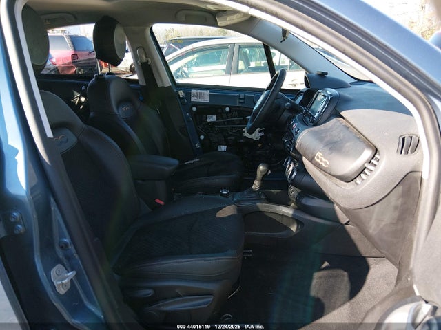 2017 FIAT 500X ZFBCFYCB0HP609960 Photo 4