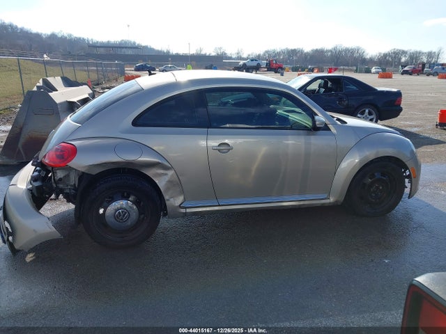 Продажа на аукционе авто 2013 Volkswagen Beetle 2.5l, vin: 3VWJX7AT3DM674239, номер лота: 44015167