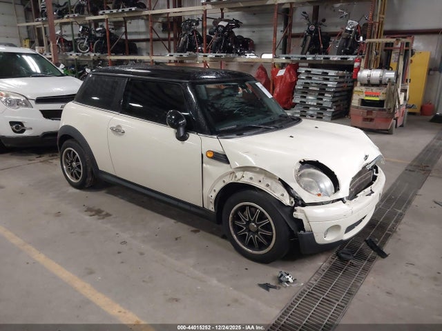 2007 MINI COOPER WMWMF33567TT50960