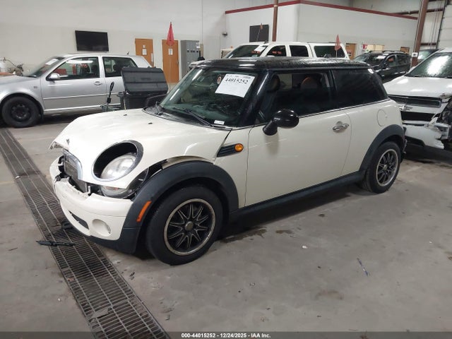 2007 MINI COOPER WMWMF33567TT50960 Photo 1