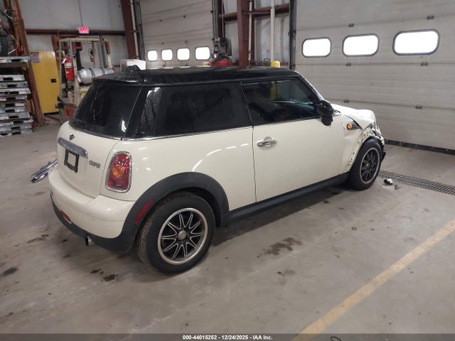 2007 MINI COOPER WMWMF33567TT50960 Photo 3