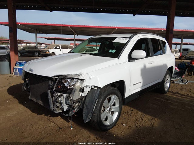 Jeep Compass Latitude 2016 1C4NJDEB3GD594154 Image 2
