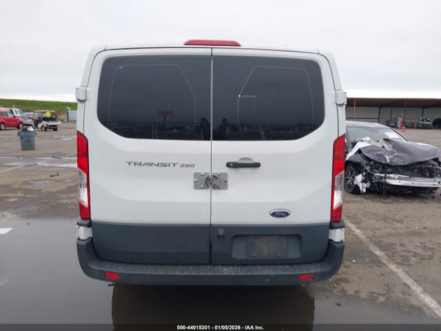 Ford Transit-250 2018 1FTYR1YM1JKB32776 Image 17