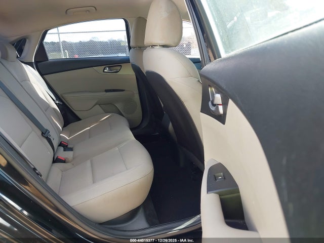 3KPF24AD4ME345851 KIA Forte Lxs
