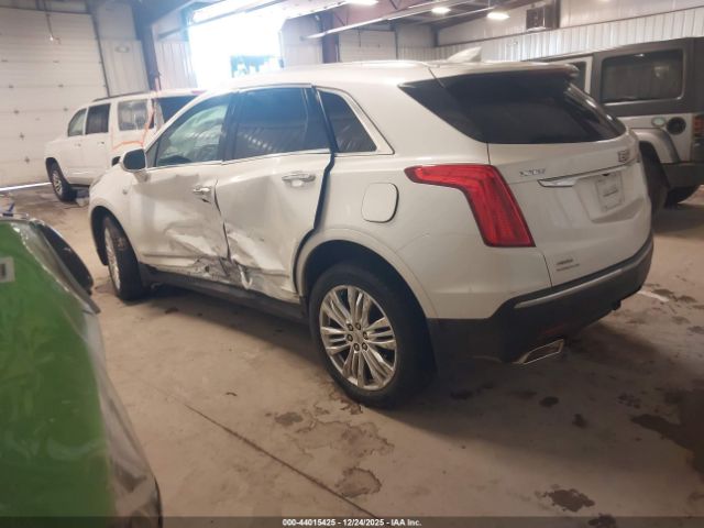 2017 CADILLAC XT5 1GYKNERSXHZ160481 Photo 2