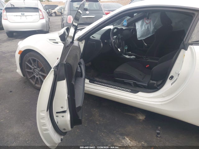 JF1ZNAA12L8753661 Toyota 86
