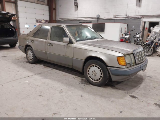 1990 MERCEDES-BENZ 300 WDBEA30D9LB270505