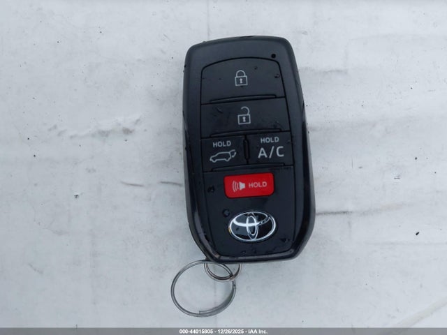 Toyota BZ4X XLE 2025 JTMAAAAA7SA073829 Image 11
