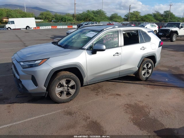 Toyota Rav4 Xle 2022 JTMP1RFV8NJ040458 Image 2